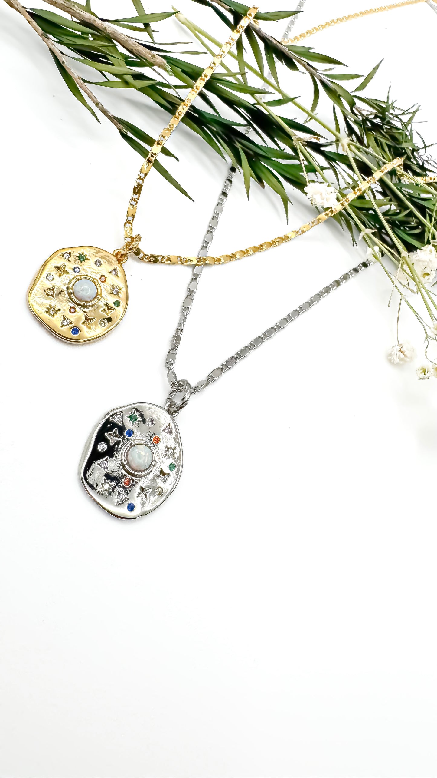 Stardust Speckle Medallion
Necklace