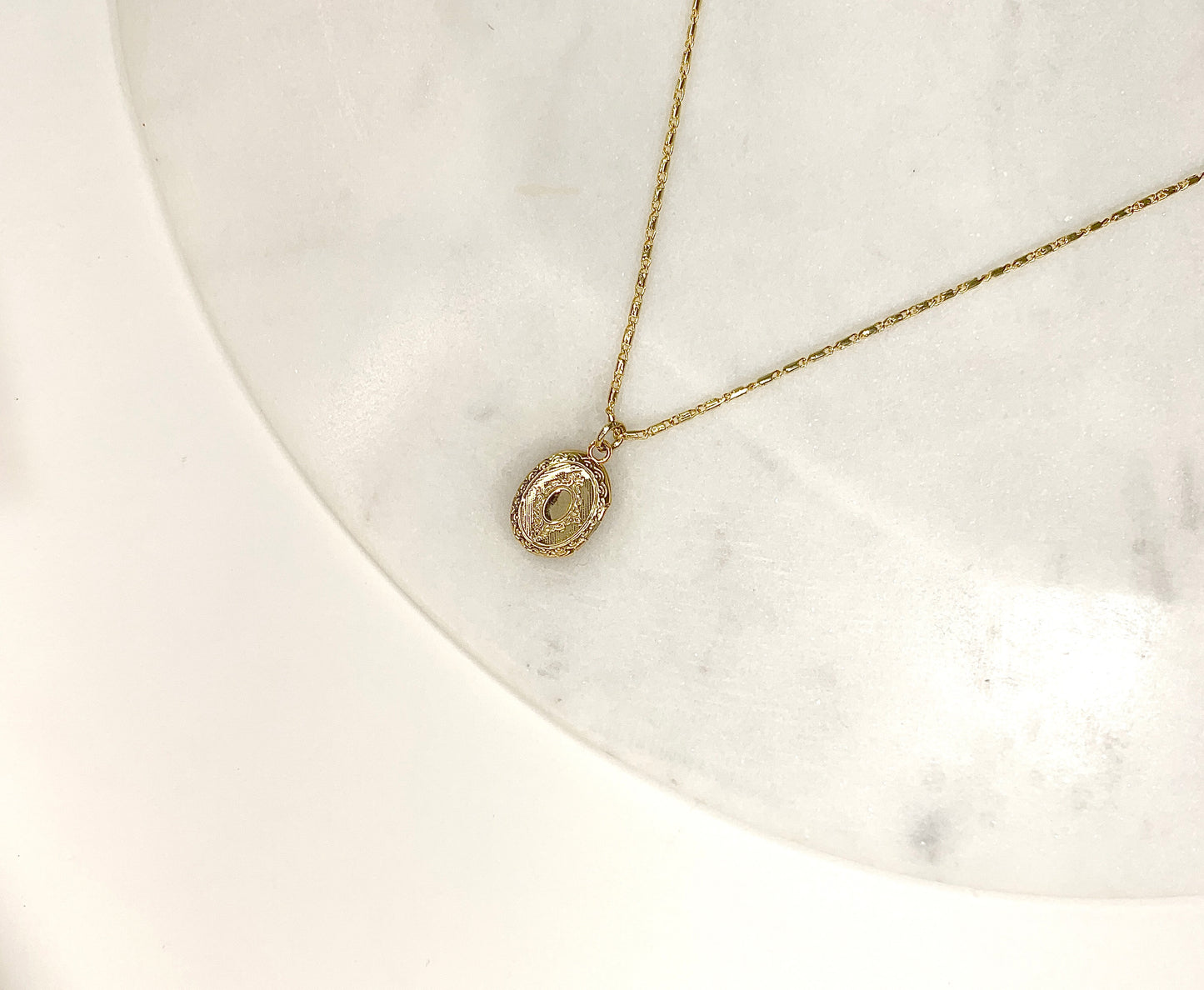 Oval (Sm) Locket 18"